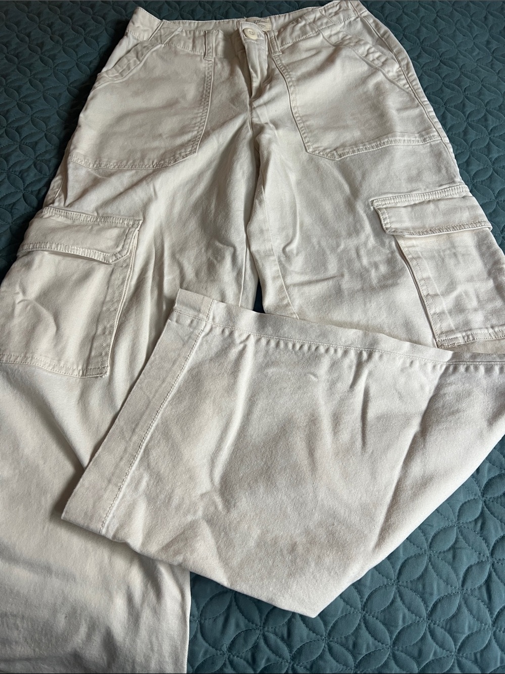 Universal Thread Cream Cargo Pants - Utility Pocket Design